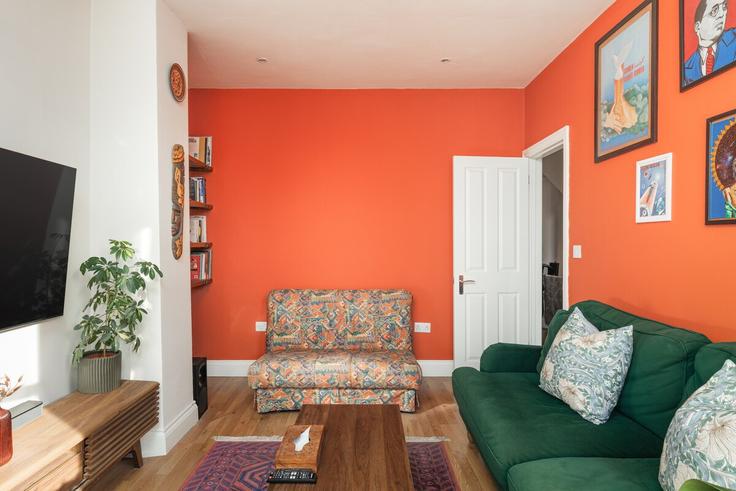 London London Borough of HaringeyのBuilding Northumberland Park - smart-host-group-ted - 1513546のアパートメントにある、モダンな家具を備えたエレガントなデザインのリビングルーム