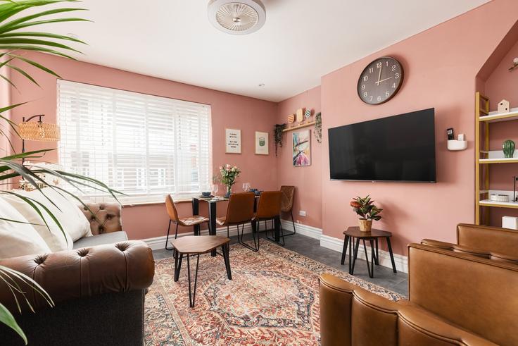 London London Borough of Tower HamletsのBuilding Toynbee Street - smart-host-group-ted - 1513556のアパートメントにある、モダンな家具を備えたエレガントなデザインのリビングルーム