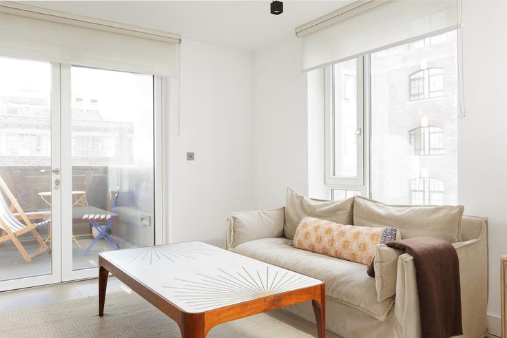 Salle de séjour élégante avec mobilier moderne dans un appartement à Building Hazel Way - smart-host-group-ted - 1513630 à London Borough of Southwark, London