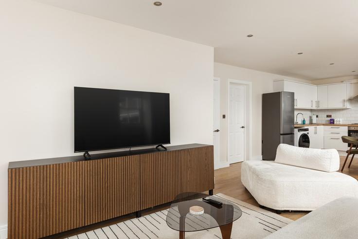 Elegante sala de estar con mobiliario moderno en un apartamento en Building Barnardo Street - smart-host-group-ted - 1513405 en London Borough of Tower Hamlets, London Elegante sala de estar con mobiliario moderno en un apartamento en Building Barnardo Street - smart-host-group-ted - 1513405 en London Borough of Tower Hamlets, London