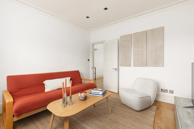 Elegante sala de estar con mobiliario moderno en un apartamento en Building Lett Road - smart-host-group-ted - 1513278 en London Borough of Lambeth, London Elegante sala de estar con mobiliario moderno en un apartamento en Building Lett Road - smart-host-group-ted - 1513278 en London Borough of Lambeth, London