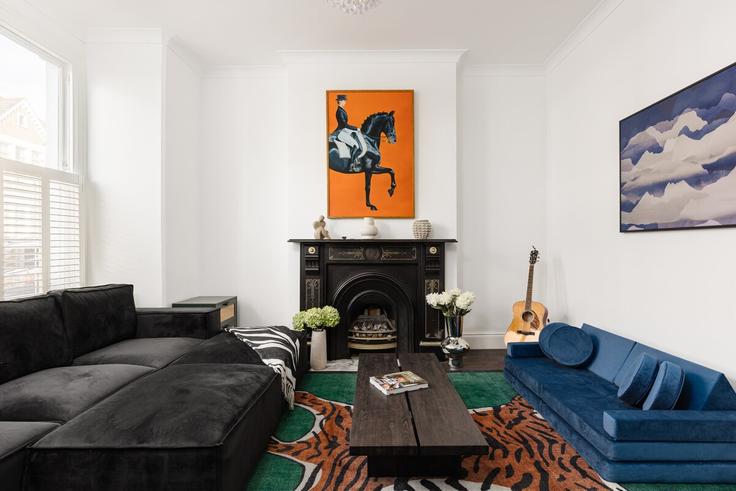 Salle de séjour élégante avec mobilier moderne dans un appartement à Building Hambalt Road - smart-host-group-ted - 1541821 à London Borough of Lambeth, London