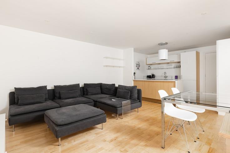 Salle de séjour élégante avec mobilier moderne dans un appartement à Building Lombard Road - smart-host-group-ted - 1533754 à London Borough of Wandsworth, London