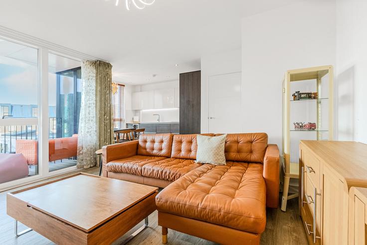 Salle de séjour élégante avec mobilier moderne dans un appartement à Building Honour Lea Avenue - smart-host-group-ted - 1529187 à London Borough of Newham, London