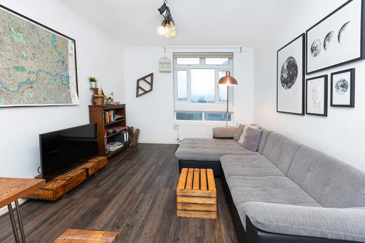 Salle de séjour élégante avec mobilier moderne dans un appartement à Building Diss Street - smart-host-group-ted - 1532052 à London Borough of Tower Hamlets, London Salle de séjour élégante avec mobilier moderne dans un appartement à Building Diss Street - smart-host-group-ted - 1532052 à London Borough of Tower Hamlets, London