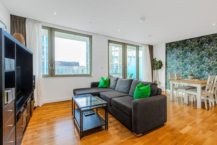 London Borough of Newham, London에 위치한 Building Liberty Bridge Road - smart-host-group-ted - 1536455 유닛의 세련된 인테리어가 돋보이는 거실
