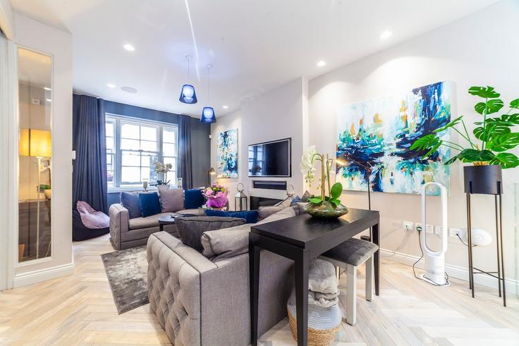 Salle de séjour élégante avec mobilier moderne dans un appartement à Building Little Portland Street - smart-host-group-ted - 1565496 à City of Westminster, London Salle de séjour élégante avec mobilier moderne dans un appartement à Building Little Portland Street - smart-host-group-ted - 1565496 à City of Westminster, London
