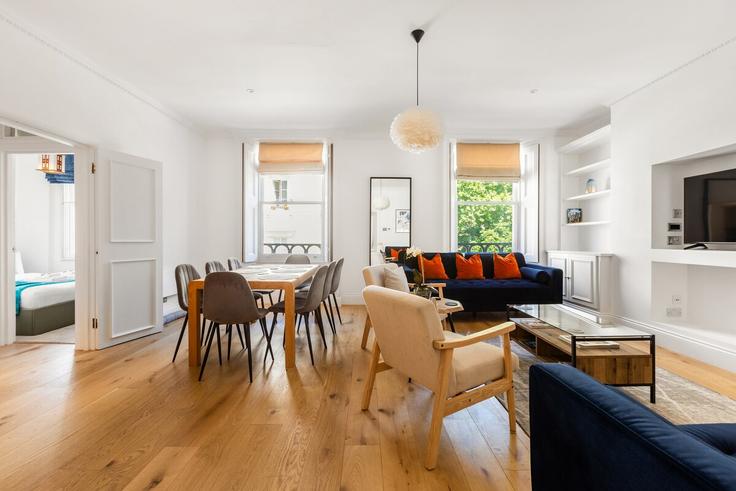 City of Westminster, London에 위치한 Building Westbourne Crescent - smart-host-group-ted - 1542239 유닛의 세련된 인테리어가 돋보이는 거실 City of Westminster, London에 위치한 Building Westbourne Crescent - smart-host-group-ted - 1542239 유닛의 세련된 인테리어가 돋보이는 거실