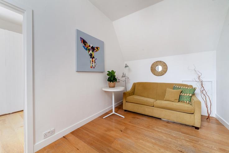 Elegant gestaltetes Wohnzimmer mit moderner Einrichtung in einer Wohnung im Building Little Titchfield Street - smart-host-group-ted - 1542243 in City of Westminster, London Elegant gestaltetes Wohnzimmer mit moderner Einrichtung in einer Wohnung im Building Little Titchfield Street - smart-host-group-ted - 1542243 in City of Westminster, London