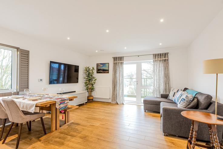 London London Borough of SouthwarkのBuilding Horsnell Close - smart-host-group-ted - 1542682のアパートメントにある、モダンな家具を備えたエレガントなデザインのリビングルーム