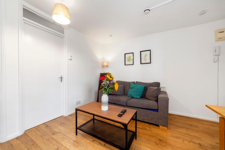 City of Westminster, London에 위치한 Building Charlotte Street - smart-host-group-ted - 1548259 유닛의 세련된 인테리어가 돋보이는 거실