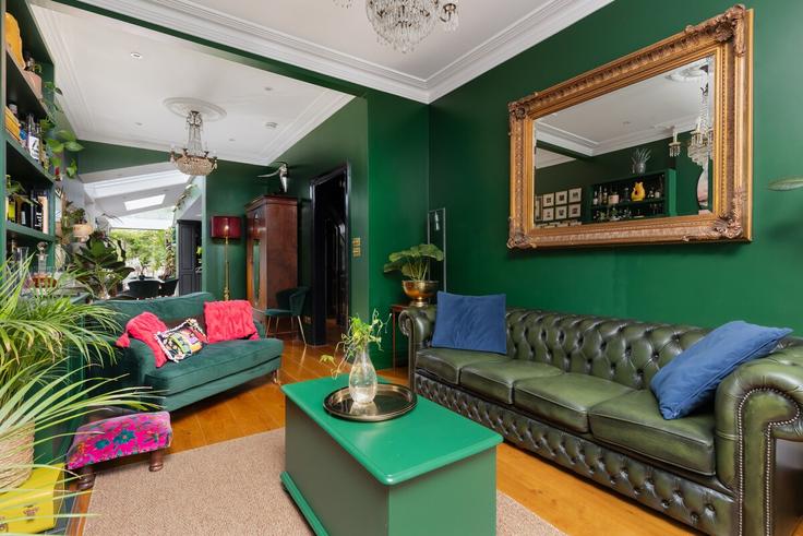 London Borough of Ealing, London에 위치한 Building Arlington Road - smart-host-group-ted - 1534498 유닛의 세련된 인테리어가 돋보이는 거실
