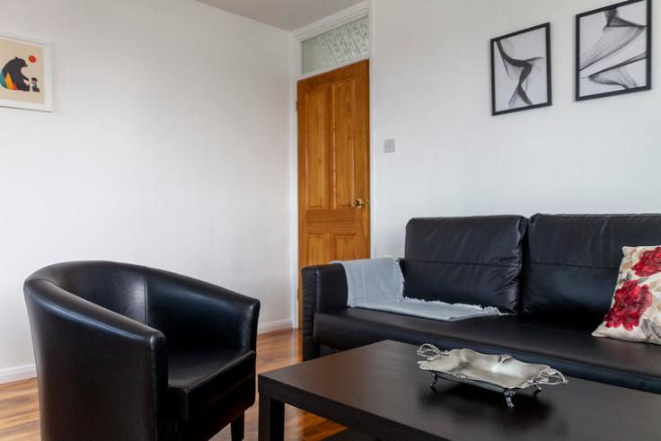 Building Field Road - smart-host-group-ted - 1513279 adresindeki bir dairede modern mobilyalarla zarif bir şekilde tasarlanmış oturma odası London Borough of Hammersmith and Fulham, London Building Field Road - smart-host-group-ted - 1513279 adresindeki bir dairede modern mobilyalarla zarif bir şekilde tasarlanmış oturma odası London Borough of Hammersmith and Fulham, London