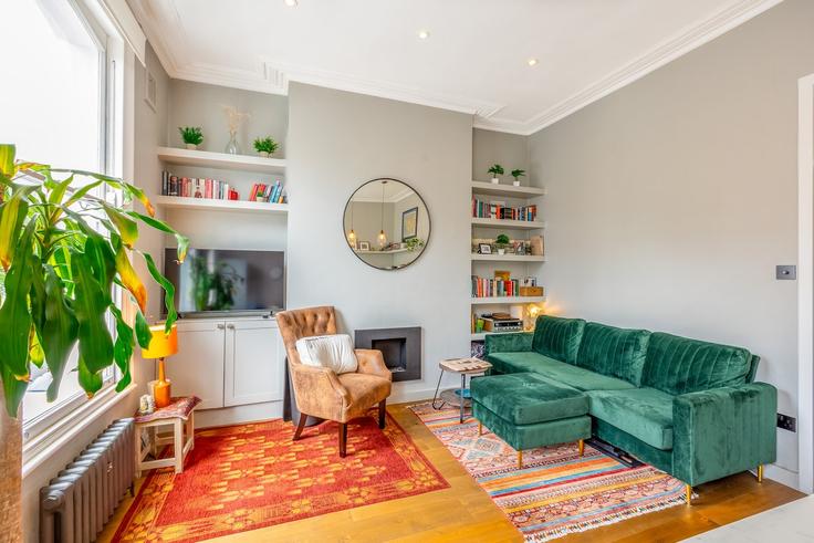 Elegante sala de estar con mobiliario moderno en un apartamento en Building Grosvenor Avenue - smart-host-group-ted - 1513338 en London Borough of Islington, London