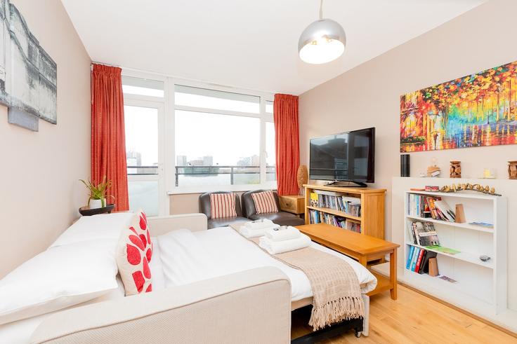 London Borough of Wandsworth, London에 위치한 Building Este Road - smart-host-group-ted - 1513526 유닛의 세련된 인테리어가 돋보이는 거실 London Borough of Wandsworth, London에 위치한 Building Este Road - smart-host-group-ted - 1513526 유닛의 세련된 인테리어가 돋보이는 거실