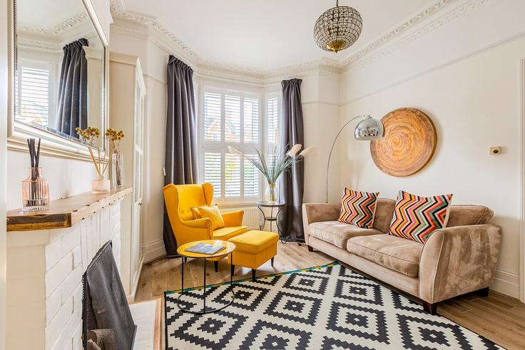 London Borough of Southwark, London에 위치한 Building Underhill Road - smart-host-group-ted - 1513469 유닛의 세련된 인테리어가 돋보이는 거실
