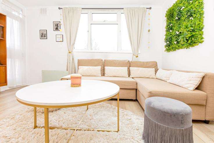 Salle de séjour élégante avec mobilier moderne dans un appartement à Building Keswick Road - smart-host-group-ted - 1513375 à London Borough of Wandsworth, London Salle de séjour élégante avec mobilier moderne dans un appartement à Building Keswick Road - smart-host-group-ted - 1513375 à London Borough of Wandsworth, London