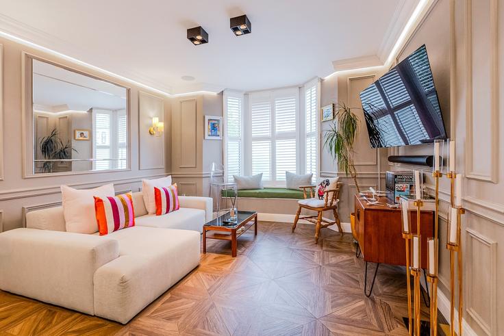 Elegante sala de estar con mobiliario moderno en un apartamento en Building Gathorne Road - smart-host-group-ted - 1513418 en London Borough of Haringey, London