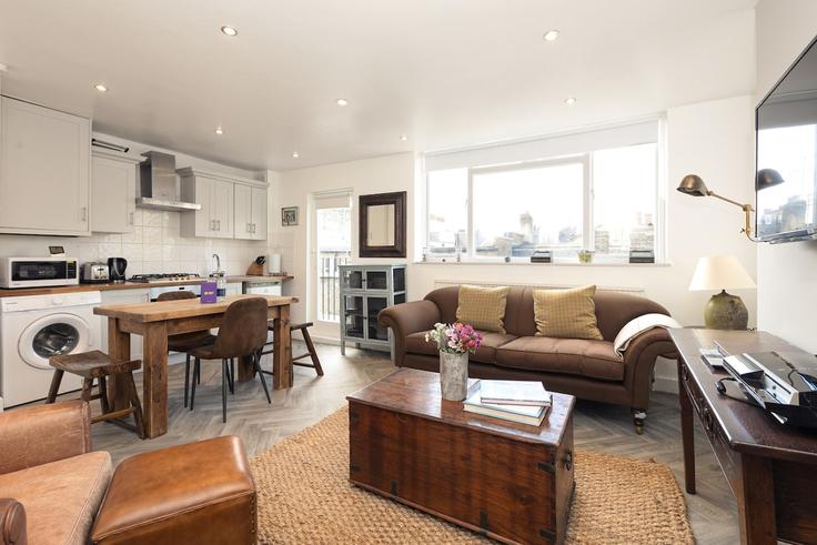 Elegante sala de estar con mobiliario moderno en un apartamento en Building Crookham Road - smart-host-group-ted - 1516218 en London Borough of Hammersmith and Fulham, London Elegante sala de estar con mobiliario moderno en un apartamento en Building Crookham Road - smart-host-group-ted - 1516218 en London Borough of Hammersmith and Fulham, London