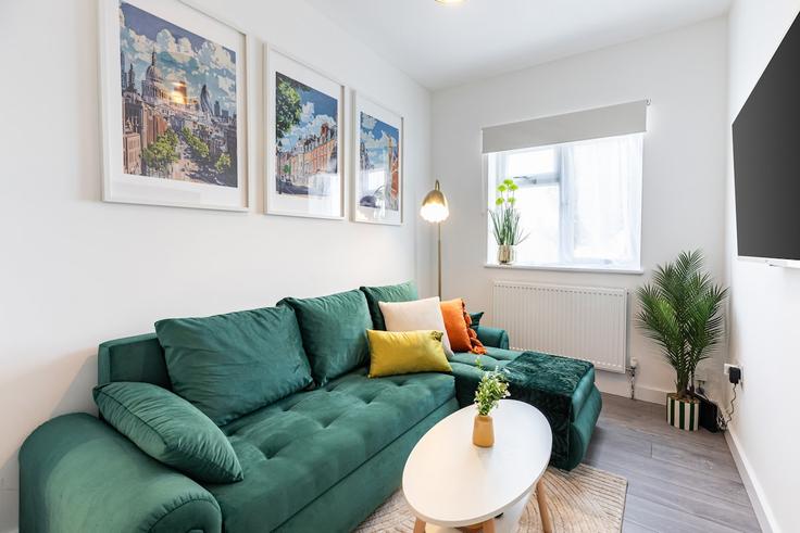 Building Parkdale Road - smart-host-group-ted - 1513501 adresindeki bir dairede modern mobilyalarla zarif bir şekilde tasarlanmış oturma odası Royal Borough of Greenwich, London Building Parkdale Road - smart-host-group-ted - 1513501 adresindeki bir dairede modern mobilyalarla zarif bir şekilde tasarlanmış oturma odası Royal Borough of Greenwich, London