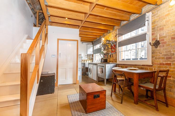 Sala de estar elegantemente projetada com móveis modernos em um apartamento no Building Redmans Road - smart-host-group-ted - 1513589 em London Borough of Tower Hamlets, London