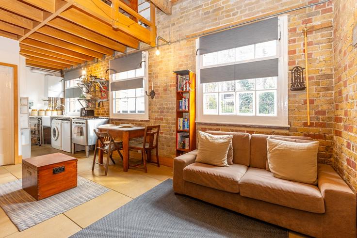 Salle de séjour élégante avec mobilier moderne dans un appartement à Building Redmans Road - smart-host-group-ted - 1513589 à London Borough of Tower Hamlets, London