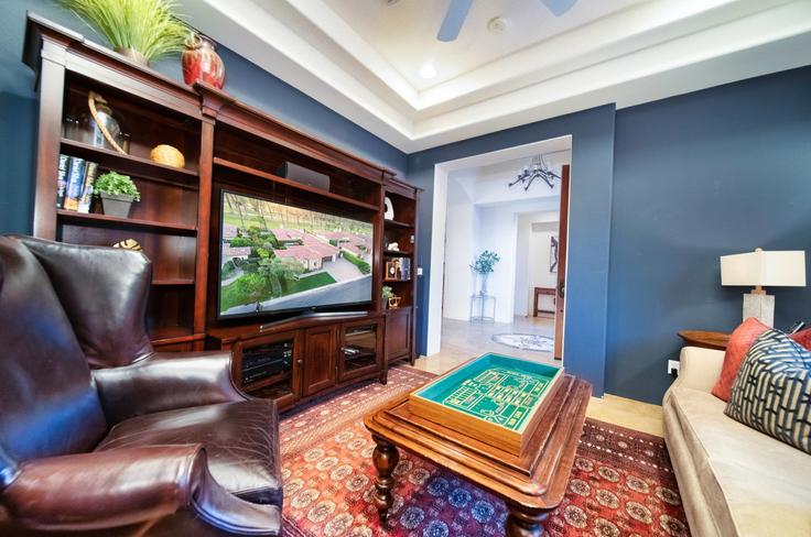 Building Village Drive - smarter-property-management - 1244491 - LAX adresindeki bir dairede modern mobilyalarla zarif bir şekilde tasarlanmış oturma odası La Quinta, La Quinta Building Village Drive - smarter-property-management - 1244491 - LAX adresindeki bir dairede modern mobilyalarla zarif bir şekilde tasarlanmış oturma odası La Quinta, La Quinta