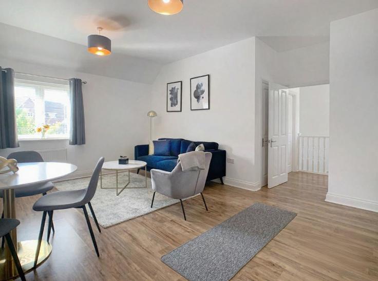 Bracknell Bracknell ForestのBuilding Pipit Green - smarter-rent-ltd-1 - 1637595のアパートメントにある、モダンな家具を備えたエレガントなデザインのリビングルーム Bracknell Bracknell ForestのBuilding Pipit Green - smarter-rent-ltd-1 - 1637595のアパートメントにある、モダンな家具を備えたエレガントなデザインのリビングルーム