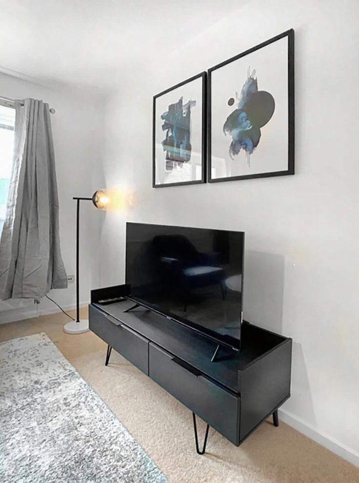 Building Shaftesbury Court - smarter-rent-ltd-1 - 1637668 adresindeki bir dairede modern mobilyalarla zarif bir şekilde tasarlanmış oturma odası Wokingham, Wokingham Building Shaftesbury Court - smarter-rent-ltd-1 - 1637668 adresindeki bir dairede modern mobilyalarla zarif bir şekilde tasarlanmış oturma odası Wokingham, Wokingham