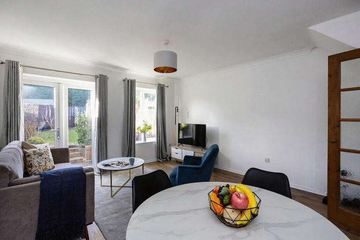 Bracknell Bracknell ForestのBuilding Leicester - smarter-rent-ltd-1 - 1637631のアパートメントにある、モダンな家具を備えたエレガントなデザインのリビングルーム Bracknell Bracknell ForestのBuilding Leicester - smarter-rent-ltd-1 - 1637631のアパートメントにある、モダンな家具を備えたエレガントなデザインのリビングルーム