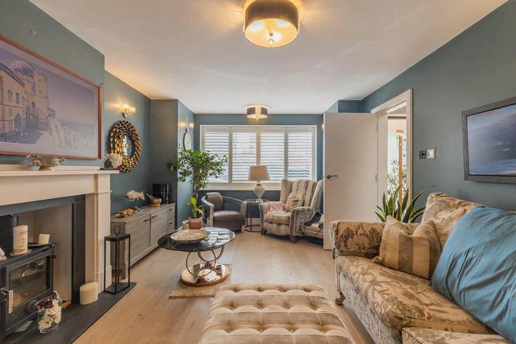 London Borough of Richmond upon Thames, Hampton에 위치한 Building Garside Close - smarter-rent-ltd-1 - 1637656 유닛의 세련된 인테리어가 돋보이는 거실 London Borough of Richmond upon Thames, Hampton에 위치한 Building Garside Close - smarter-rent-ltd-1 - 1637656 유닛의 세련된 인테리어가 돋보이는 거실