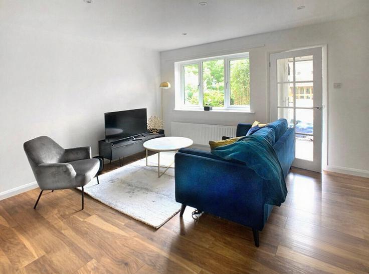 Borough of Guildford, Guildford에 위치한 Building Collier Way - smarter-rent-ltd-1 - 1637671 유닛의 세련된 인테리어가 돋보이는 거실