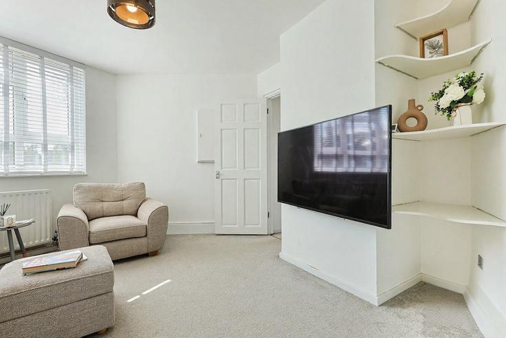 London Borough of Richmond upon Thames, Teddington에 위치한 Building Sunnyside Road - smarter-rent-ltd-1 - 1637712 유닛의 세련된 인테리어가 돋보이는 거실 London Borough of Richmond upon Thames, Teddington에 위치한 Building Sunnyside Road - smarter-rent-ltd-1 - 1637712 유닛의 세련된 인테리어가 돋보이는 거실
