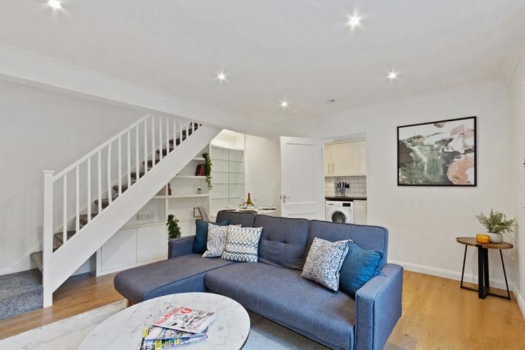 Salle de séjour élégante avec mobilier moderne dans un appartement à Building Old Merrow Street - smarter-rent-ltd-1 - 1637624 à Borough of Guildford, Guildford Salle de séjour élégante avec mobilier moderne dans un appartement à Building Old Merrow Street - smarter-rent-ltd-1 - 1637624 à Borough of Guildford, Guildford