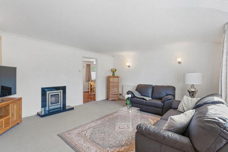Building Birch Road - smarter-rent-ltd-1 - 1637711 adresindeki bir dairede modern mobilyalarla zarif bir şekilde tasarlanmış oturma odası Wokingham, Wokingham Building Birch Road - smarter-rent-ltd-1 - 1637711 adresindeki bir dairede modern mobilyalarla zarif bir şekilde tasarlanmış oturma odası Wokingham, Wokingham