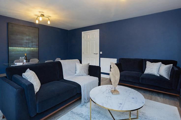 Elegante sala de estar con mobiliario moderno en un apartamento en Building Wellington Close - smarter-rent-ltd-1 - 1637685 en Wokingham, Reading Elegante sala de estar con mobiliario moderno en un apartamento en Building Wellington Close - smarter-rent-ltd-1 - 1637685 en Wokingham, Reading