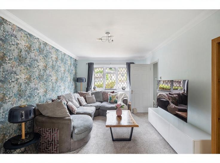 Sala de estar elegantemente projetada com móveis modernos em um apartamento no Building Church Lane - smarter-rent-ltd - 1351475 em Borough of Guildford, Aldershot Sala de estar elegantemente projetada com móveis modernos em um apartamento no Building Church Lane - smarter-rent-ltd - 1351475 em Borough of Guildford, Aldershot