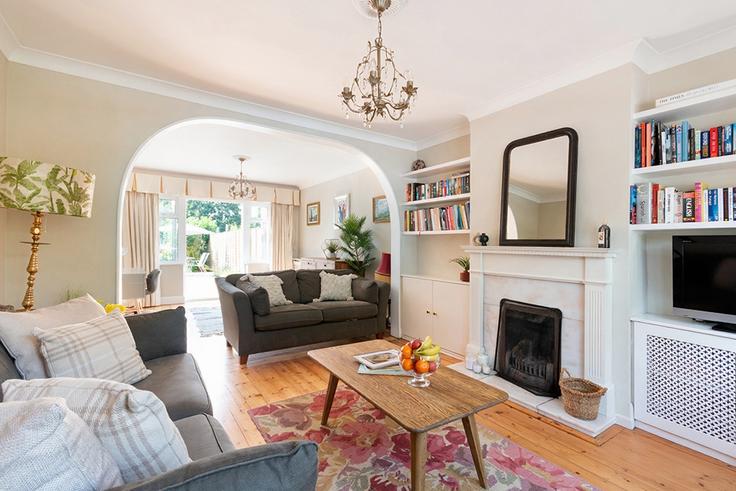 Building Windsor Road - smarter-rent-ltd - 1351482 adresindeki bir dairede modern mobilyalarla zarif bir şekilde tasarlanmış oturma odası Windsor and Maidenhead, Maidenhead