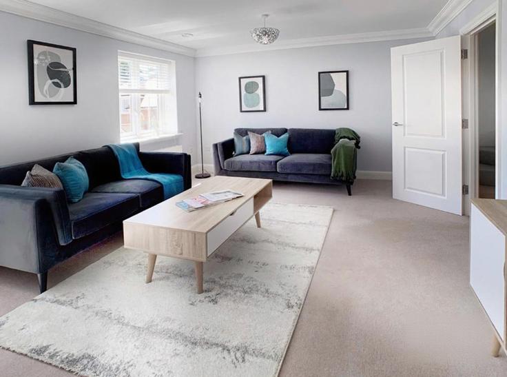 Elegant gestaltetes Wohnzimmer mit moderner Einrichtung in einer Wohnung im Building Belmont Road - smarter-rent-ltd - 1351507 in Windsor and Maidenhead, Maidenhead Elegant gestaltetes Wohnzimmer mit moderner Einrichtung in einer Wohnung im Building Belmont Road - smarter-rent-ltd - 1351507 in Windsor and Maidenhead, Maidenhead