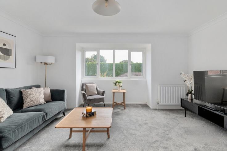 Wokingham WokinghamのBuilding Wiltshire Drive - smarter-rent-ltd - 1351455のアパートメントにある、モダンな家具を備えたエレガントなデザインのリビングルーム