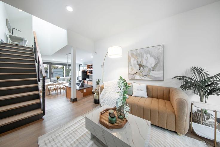 Seattle SeattleのBuilding Highland Drive - snowballrentals - 1035021のアパートメントにある、モダンな家具を備えたエレガントなデザインのリビングルーム