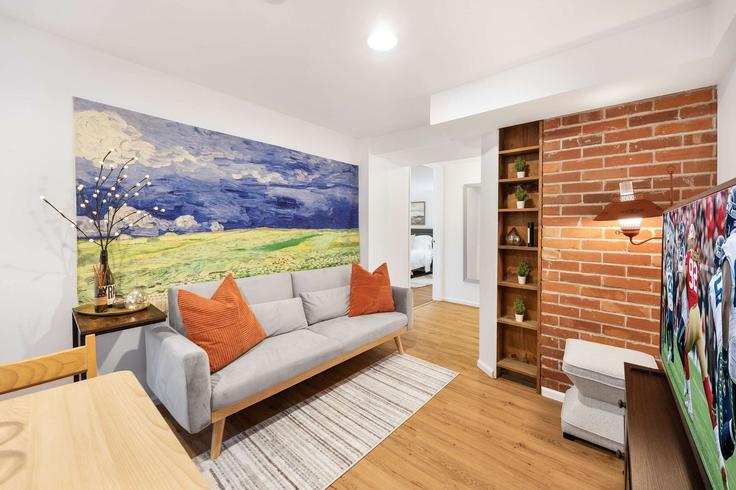 Seattle SeattleのBuilding Northeast 95th Street - snowballrentals - 1571587のアパートメントにある、モダンな家具を備えたエレガントなデザインのリビングルーム