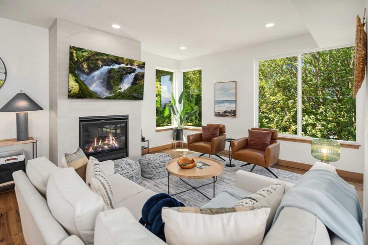 Seattle SeattleのBuilding Hughes Avenue Southwest - snowballrentals - 1571542のアパートメントにある、モダンな家具を備えたエレガントなデザインのリビングルーム Seattle SeattleのBuilding Hughes Avenue Southwest - snowballrentals - 1571542のアパートメントにある、モダンな家具を備えたエレガントなデザインのリビングルーム