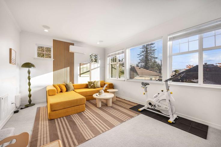 Seattle SeattleのBuilding 6th Avenue North - snowballrentals - 1571622のアパートメントにある、モダンな家具を備えたエレガントなデザインのリビングルーム