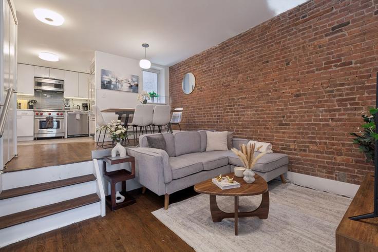 New York ManhattanのBuilding East 83rd Street - snsgroup - 1547610のアパートメントにある、モダンな家具を備えたエレガントなデザインのリビングルーム New York ManhattanのBuilding East 83rd Street - snsgroup - 1547610のアパートメントにある、モダンな家具を備えたエレガントなデザインのリビングルーム