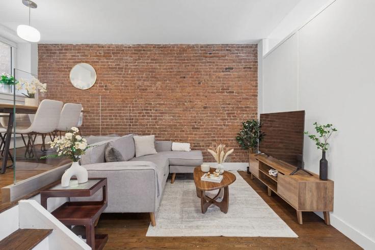 Salle de séjour élégante avec mobilier moderne dans un appartement à Building East 83rd Street - snsgroup - 1547610 à Manhattan, New York Salle de séjour élégante avec mobilier moderne dans un appartement à Building East 83rd Street - snsgroup - 1547610 à Manhattan, New York