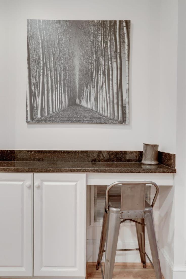 Une salle de bain raffinée et magnifiquement conçue avec des touches sophistiquées sur Building G Street Southeast - sojourn-guesty - 1059551 - WDC à Washington, Washington