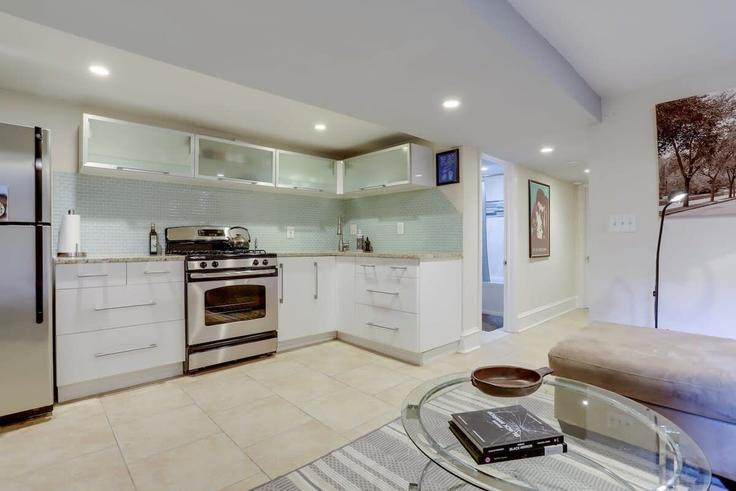 Washington, Washington에 위치한 Building F Street Northeast - sojourn-guesty - 1059572 - WDC 아파트의 세련된 인테리어가 돋보이는 거실