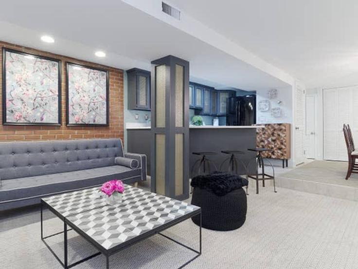 Salle de séjour élégante avec mobilier moderne dans un appartement à Building 2nd Street Southeast - sojourn-guesty - 1013263 à Washington, Washington Salle de séjour élégante avec mobilier moderne dans un appartement à Building 2nd Street Southeast - sojourn-guesty - 1013263 à Washington, Washington