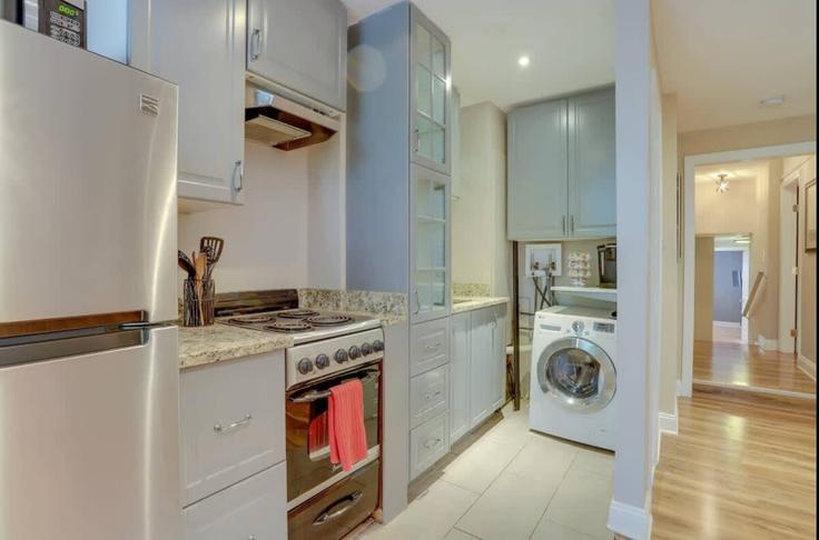 Cuisine fonctionnelle et élégante avec équipement moderne dans un appartement haut de gamme à Building C Street Southeast - sojourn-guesty - 1059623 - WDC dans Washington, Washington